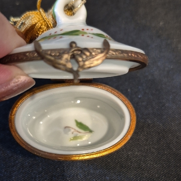 Limoges Porcelain Trinket Box With Lily of The Valley and Lady Bug design - Picture 7 of 10